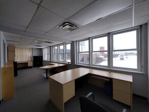 5441-5471 Av Royalmount, Mont-Royal, QC for lease Interior Photo- Image 2 of 9