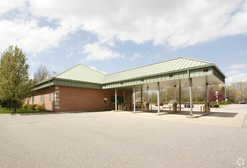 37451 Ecorse Rd, Romulus, MI à vendre - Photo du bâtiment - Image 2 de 2
