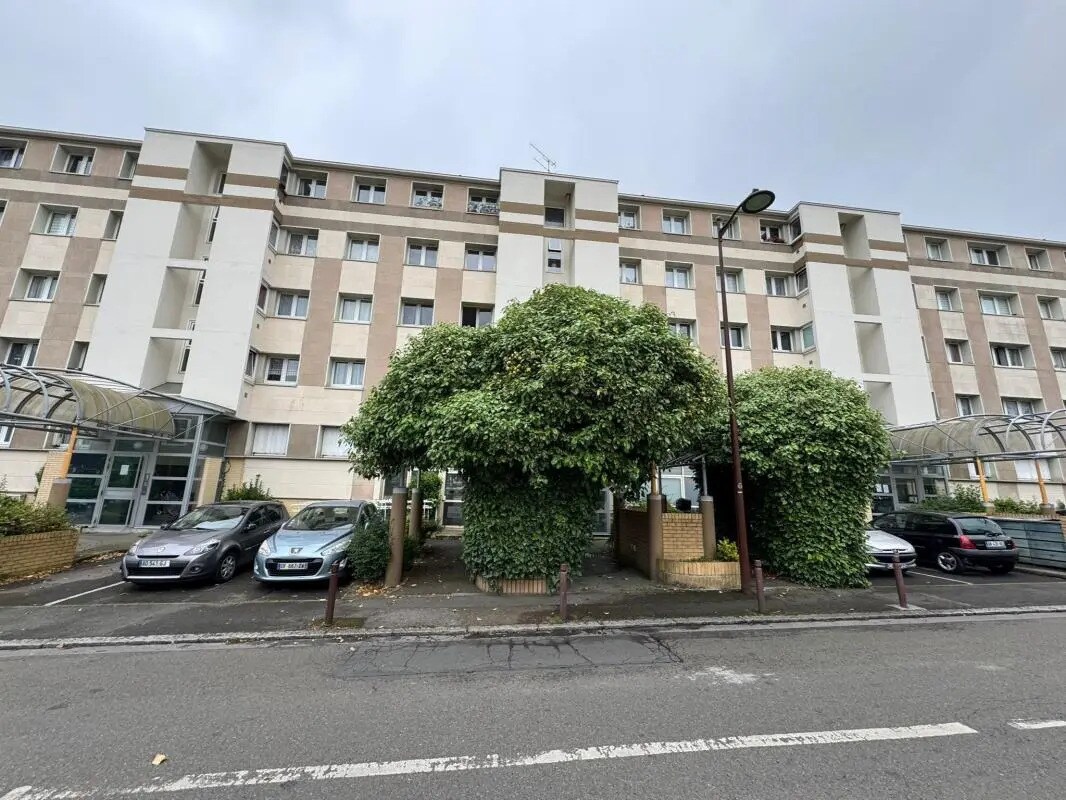 Office in Versailles for lease Building Photo- Image 1 of 9