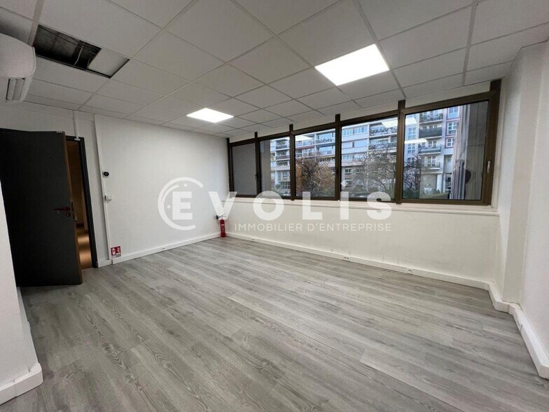 Office in Montreuil for lease - Interior Photo - Image 2 of 10