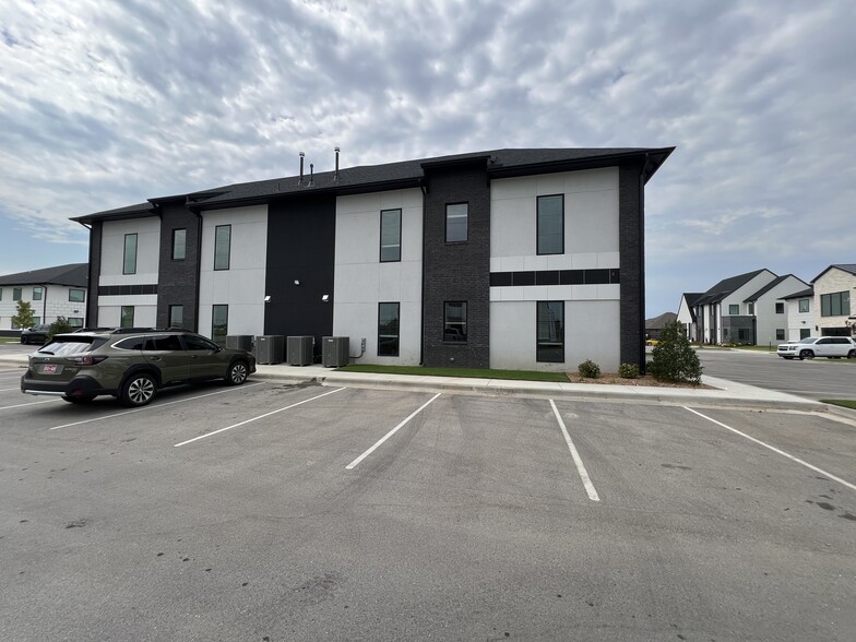 7623 E 126th St S, Bixby, OK à louer - Photo du bâtiment - Image 3 de 8