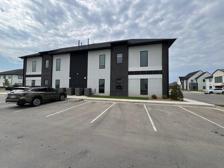 7623 E 126th St S, Bixby, OK à louer - Photo du bâtiment - Image 3 de 10