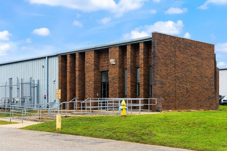 2800 Diode Ln, Louisville, KY for lease - Building Photo - Image 2 of 44