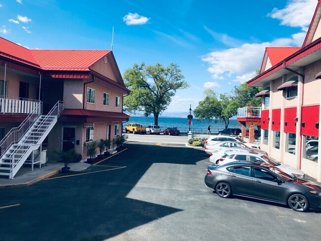 More details for 274 Lakeshore Dr, Penticton, BC - Hospitality for Sale