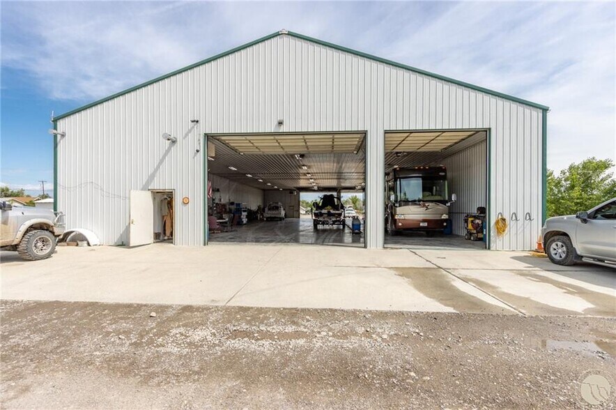 225 5th St E, Hardin, MT à vendre - Photo du bâtiment - Image 3 de 9