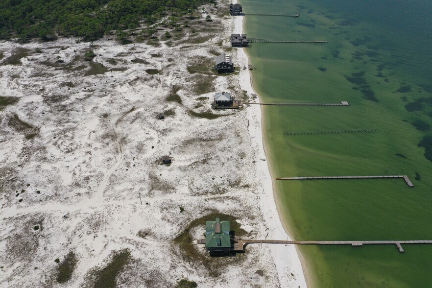 6A Gulf Shore Blvd, Carrabelle, FL à vendre - Photo du bâtiment - Image 2 de 6