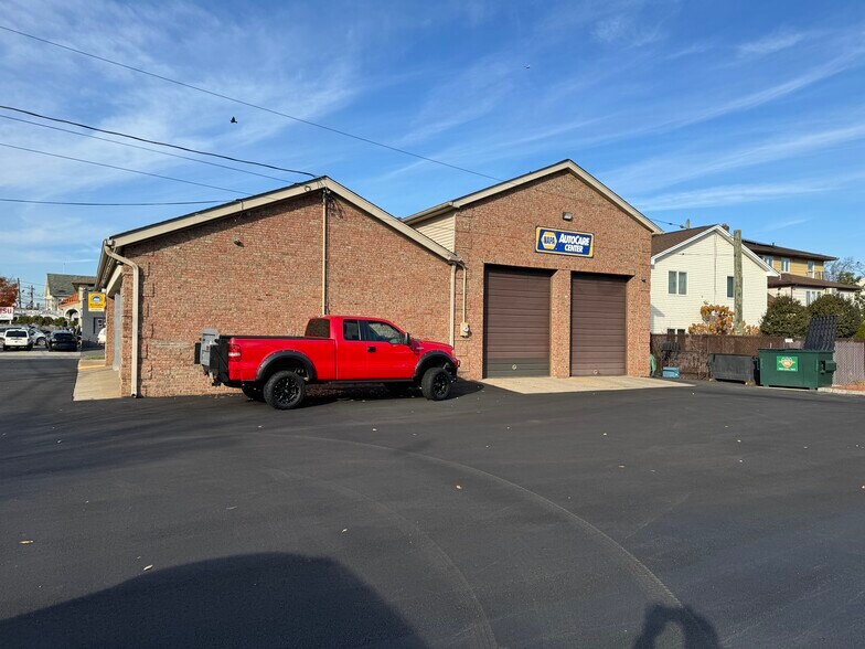 215 Market St, Elmwood Park, NJ à louer - Photo du bâtiment - Image 2 de 4