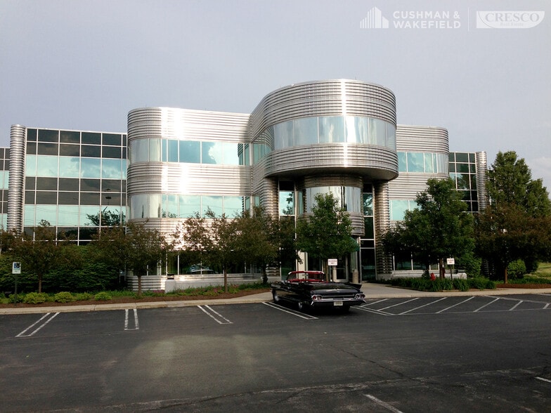 5915 Landerbrook Dr, Mayfield Heights, OH for lease - Building Photo - Image 1 of 6