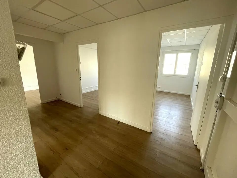 Office in Saint-Laurent-du-Var for lease Interior Photo- Image 1 of 5