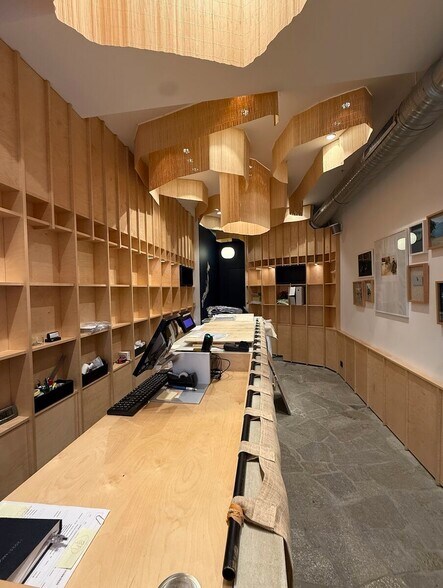 Commerce de détail dans Paris à louer - Photo du bâtiment - Image 2 de 5