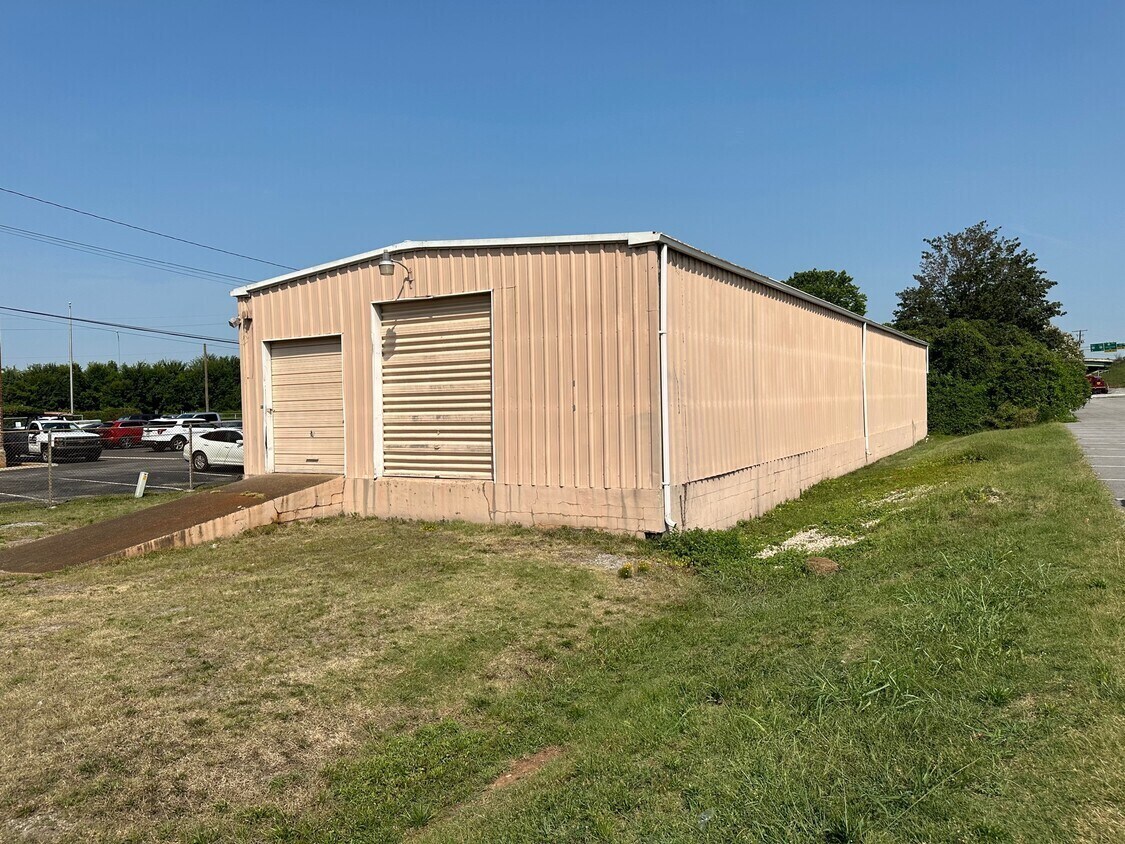 120 A Woodson St NW, Huntsville, AL for lease Primary Photo- Image 1 of 4