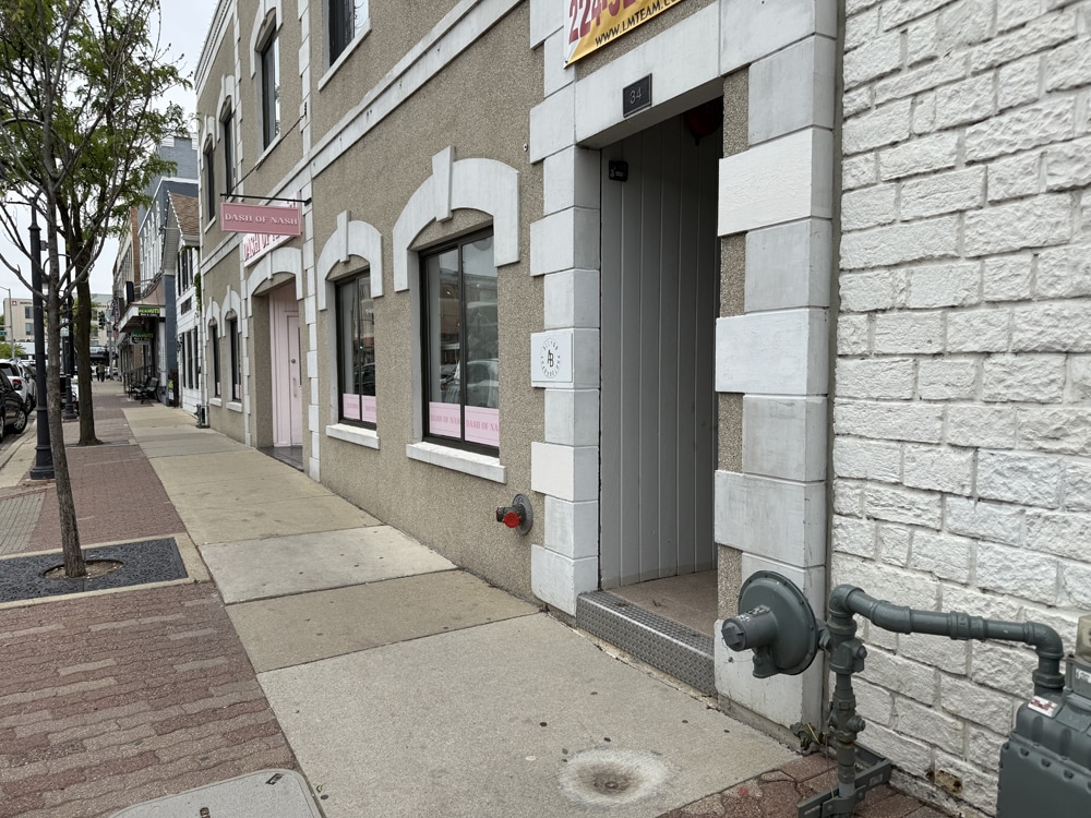 32-34 W Chicago Ave, Naperville, IL for lease Interior Photo- Image 1 of 16