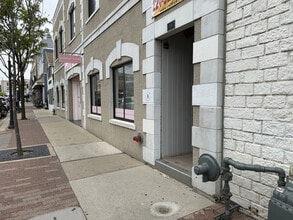 32-34 W Chicago Ave, Naperville, IL for lease Interior Photo- Image 1 of 16