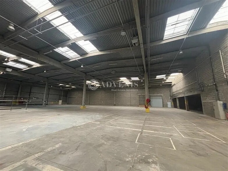 Industriel dans Sucy-en-Brie à louer - Photo du bâtiment - Image 2 de 8