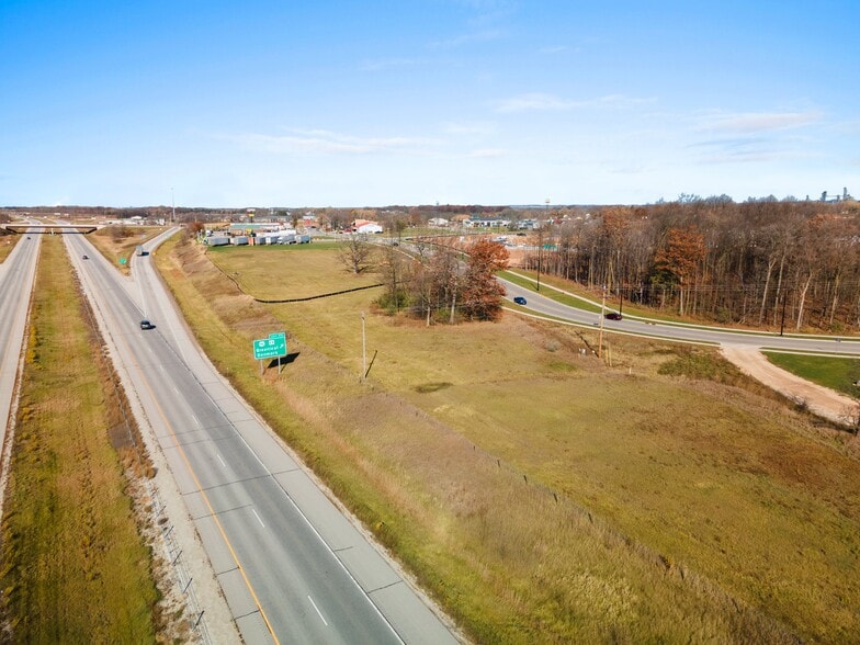 121 Bohemia Dr, Denmark, WI à vendre - Photo du bâtiment - Image 3 de 11