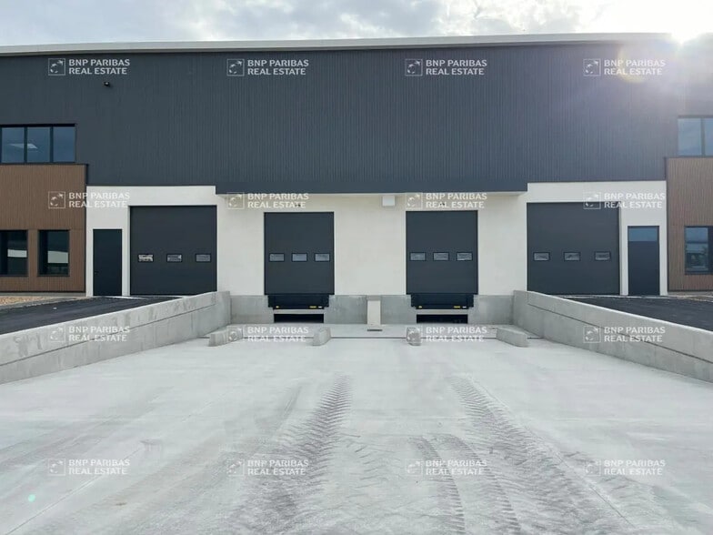 25 Route De Lyon, Saint-Priest for lease - Building Photo - Image 2 of 36