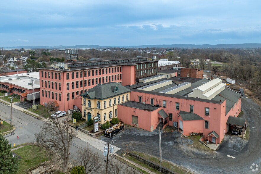 224 Stockton St, Phillipsburg, NJ for lease - Primary Photo - Image 1 of 35