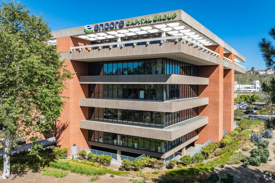 350 Camino De La Reina, San Diego, CA à louer - Photo du bâtiment - Image 2 de 3