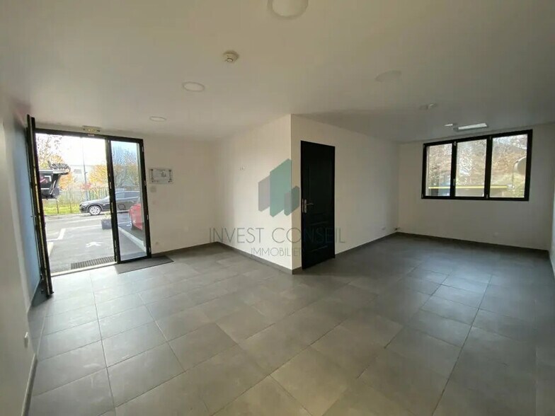 Flex dans Ennery à louer - Photo du bâtiment - Image 1 de 7