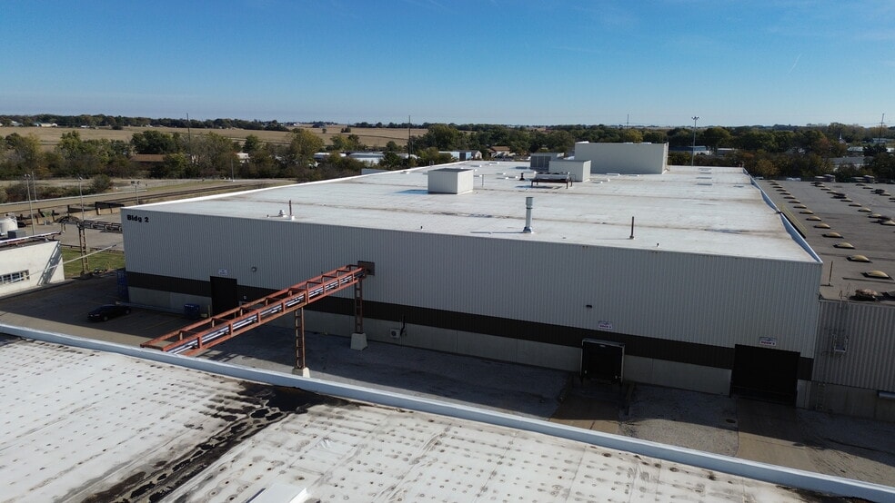 200 E 90th St, Davenport, IA for lease - Building Photo - Image 3 of 8