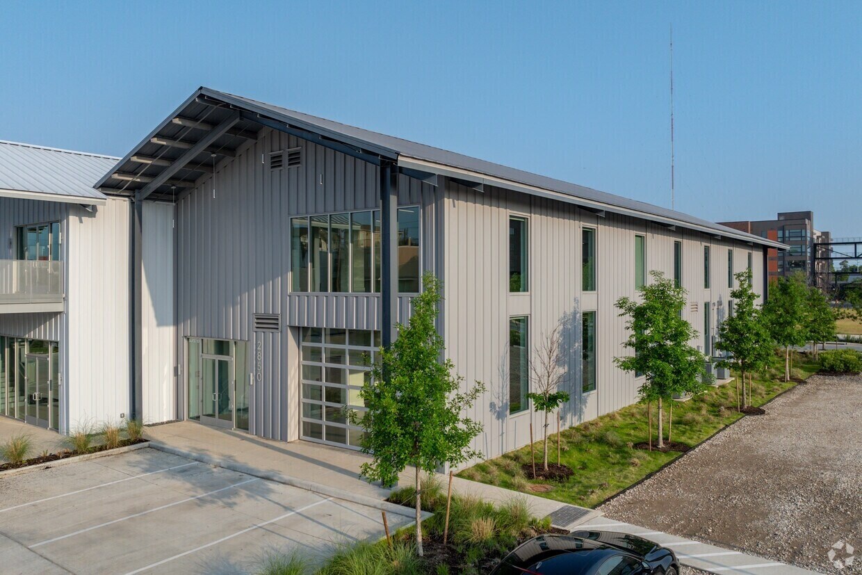 2850 Clinton Dr, Houston, TX à vendre Photo du bâtiment- Image 1 de 6