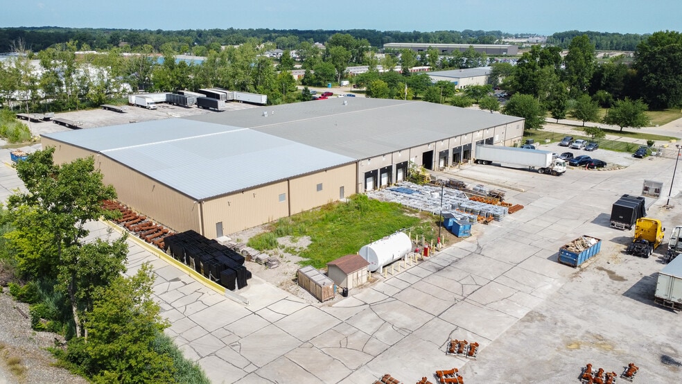 7425 & 7405 Industrial Parkway Dr portfolio of 2 properties for sale on LoopNet.ca - Building Photo - Image 3 of 34