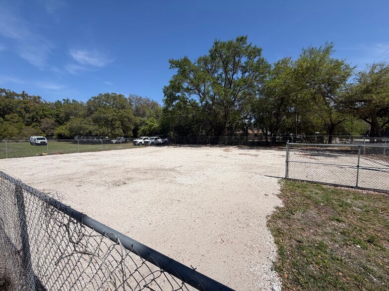 10248 Fisher ave, Tampa, FL à louer - Photo du bâtiment - Image 2 de 5