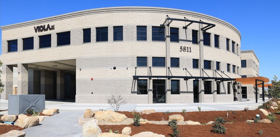 5811 Olivas Park Dr, Ventura, CA à louer - Photo du bâtiment - Image 2 de 7