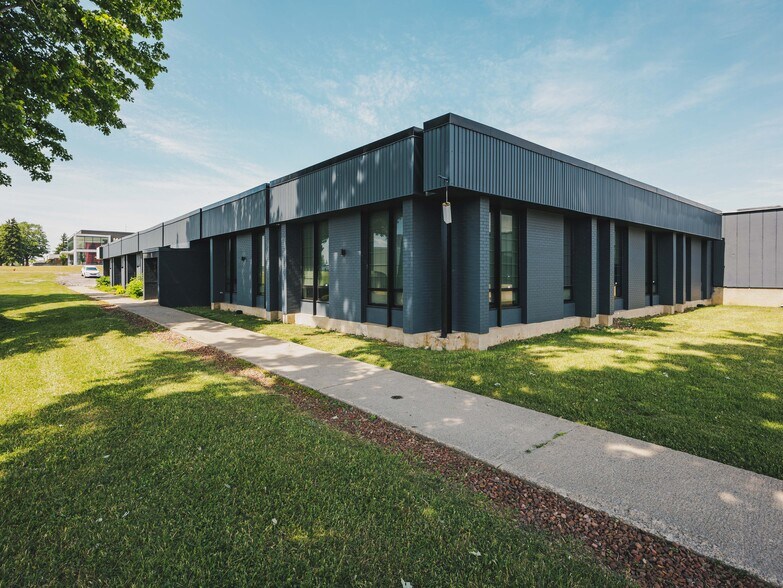 2275-2279 Des Laurentides (A-15) E, Laval, QC à vendre - Photo du bâtiment - Image 1 de 1