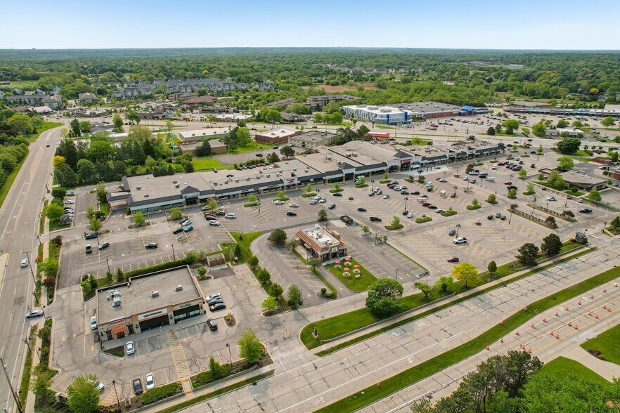 3550-3636 S Moorland Rd, New Berlin, WI à louer - Photo du bâtiment - Image 1 de 4
