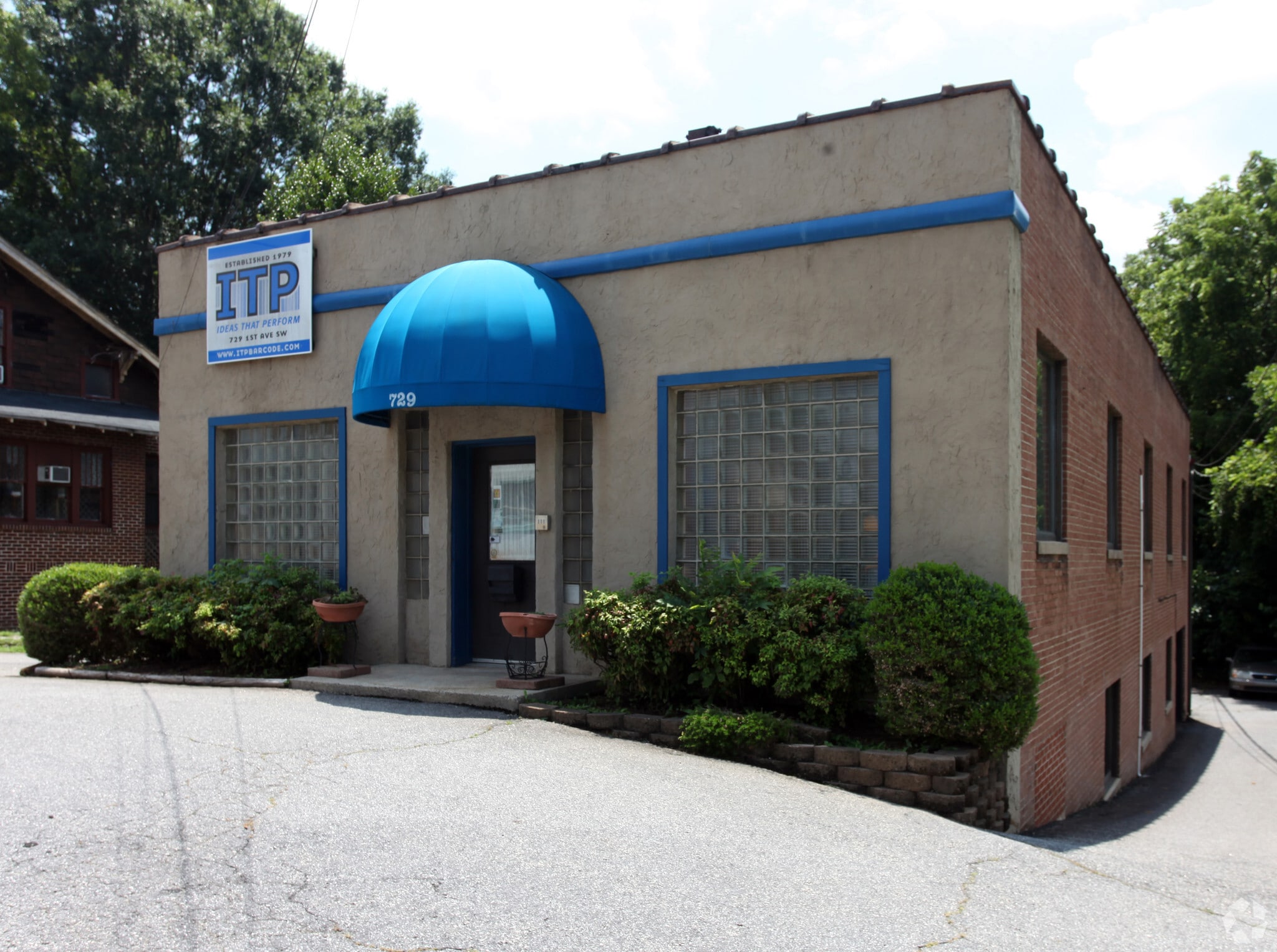 729 1st Ave SW, Hickory, NC for sale Primary Photo- Image 1 of 3