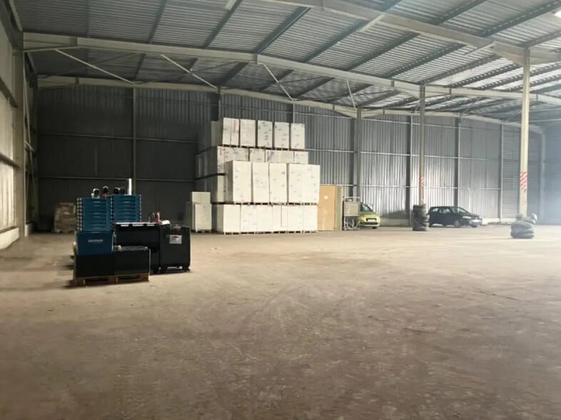 Office in Le Plessis-Pâté for lease - Interior Photo - Image 3 of 3