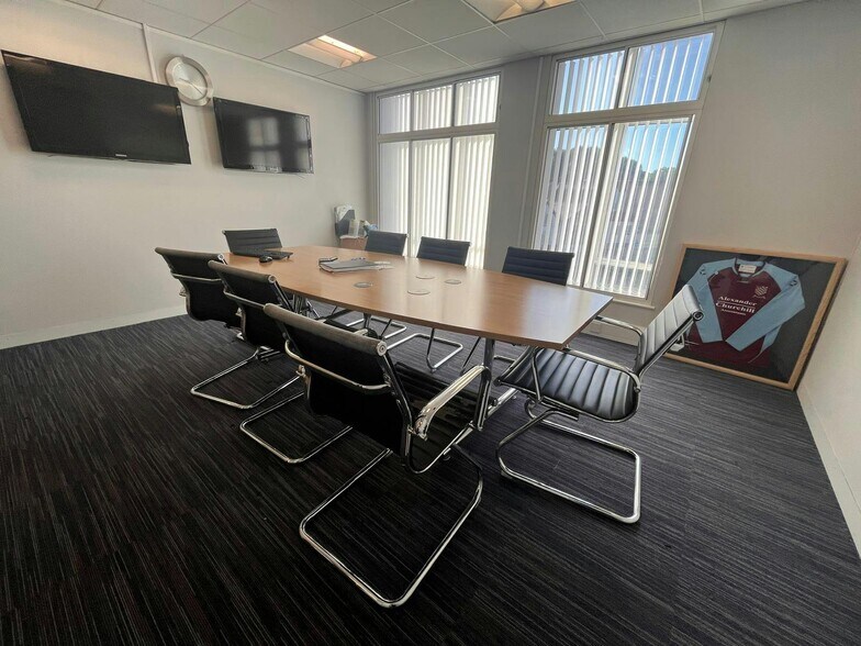 90-94 The Broadway, Chesham à louer - Photo du bâtiment - Image 3 de 6