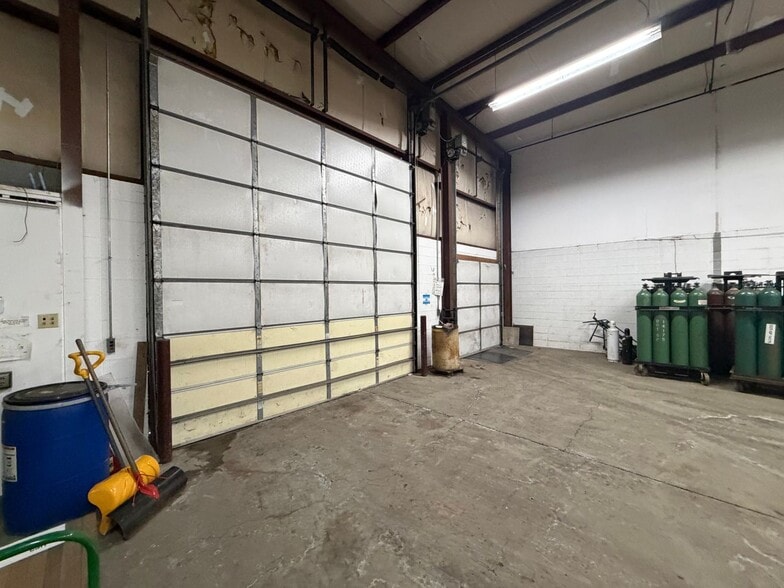 2301 N Bendix Dr, South Bend, IN à louer - Photo du bâtiment - Image 2 de 6