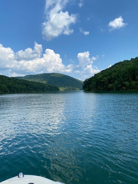 1658 Pinecrest Rd, Jacksboro, TN à vendre - Photo du bâtiment - Image 3 de 6