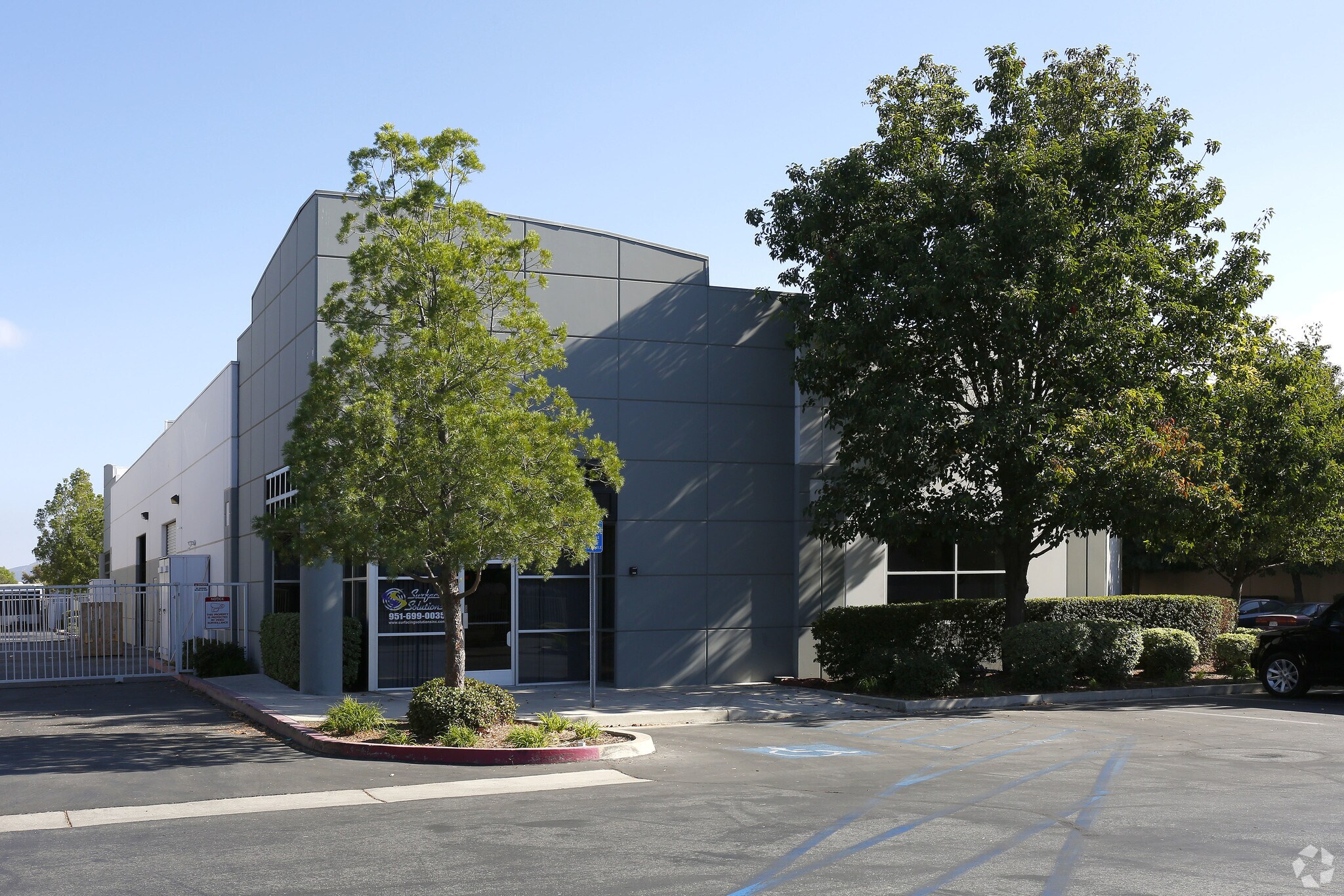 27637 Commerce Center Dr, Temecula, CA à louer Photo principale- Image 1 de 9