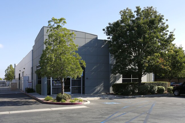 Plus de détails pour 27637 Commerce Center Dr, Temecula, CA - Industriel à louer