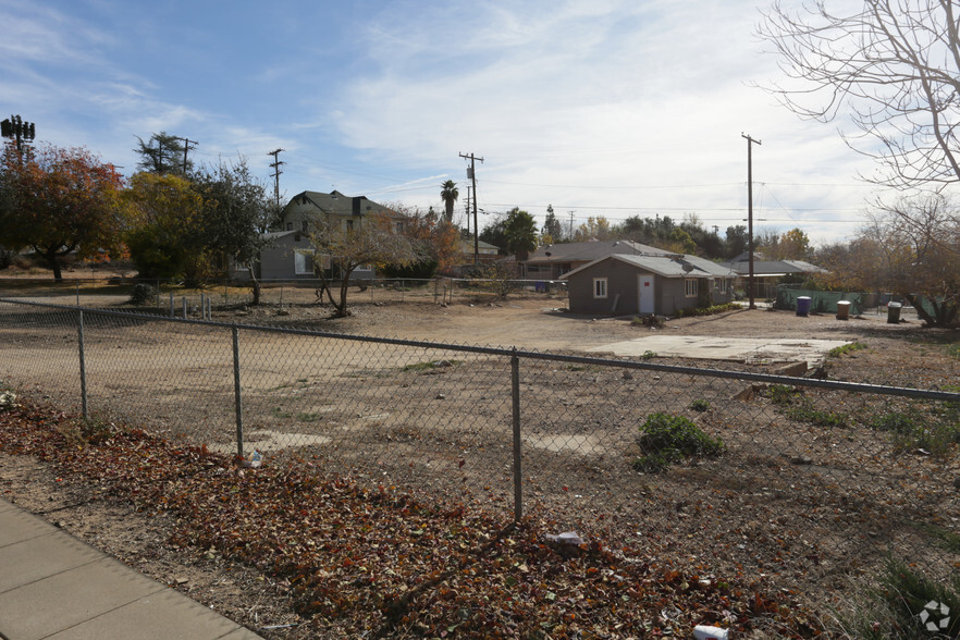 35261 Yucaipa Blvd, Yucaipa, CA à vendre - Photo principale - Image 1 de 1