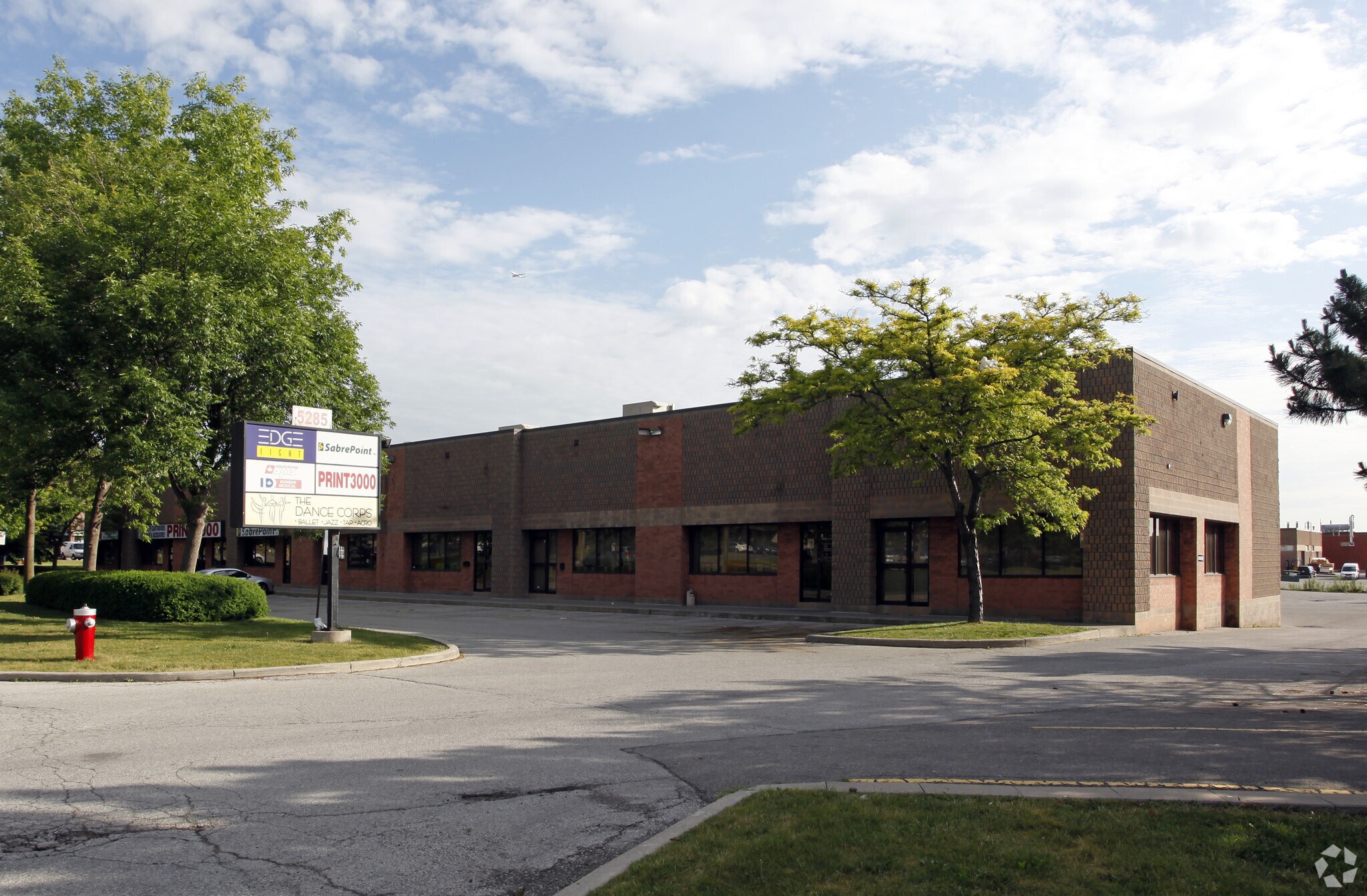 5285 Tomken Rd, Mississauga, ON à vendre Photo principale- Image 1 de 1