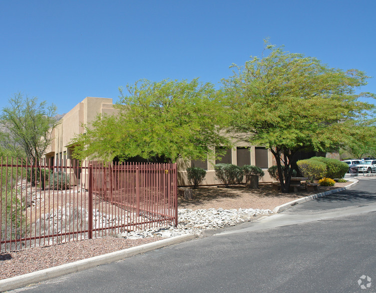 5215 Sabino Canyon Rd, Tucson, AZ for lease - Building Photo - Image 2 of 4