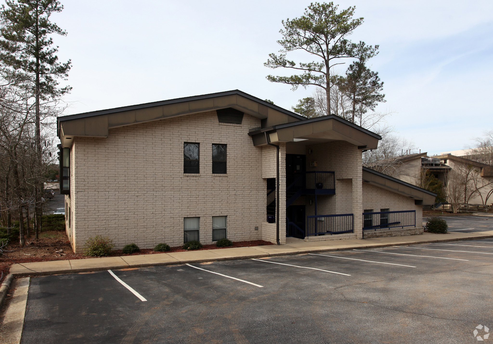 1144 Executive Cir, Cary, NC à vendre Photo du bâtiment- Image 1 de 1