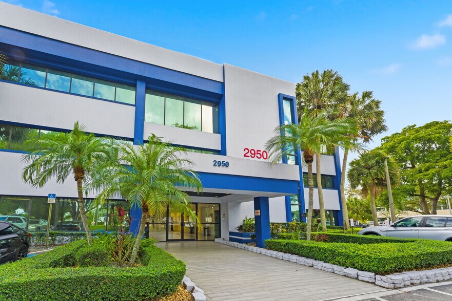 2950 W Cypress Creek Rd, Fort Lauderdale, FL à louer - Photo du bâtiment - Image 3 de 21