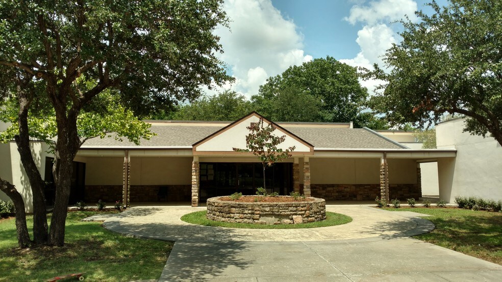 2801 Osler Dr, Grand Prairie, TX à vendre - Photo du bâtiment - Image 2 de 7