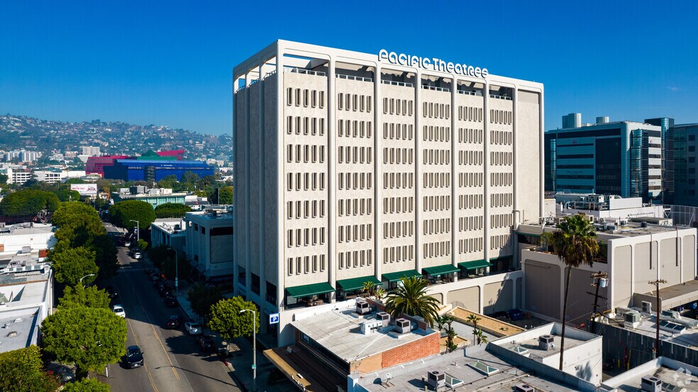 116-120 N Robertson Blvd, West Hollywood, CA à louer - Photo du bâtiment - Image 3 de 7