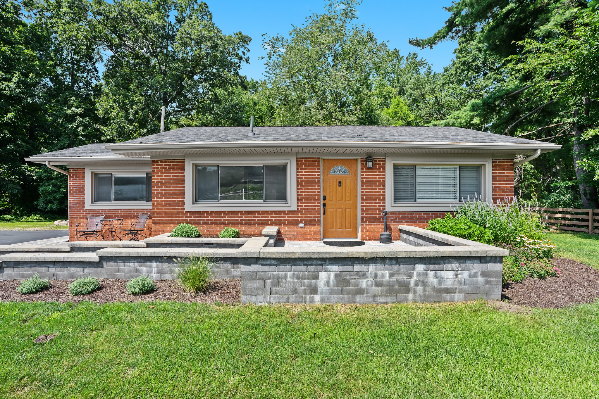 8864 Whitmore Lake Rd, Brighton, MI for lease Building Photo- Image 1 of 18