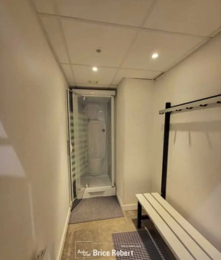 Bureau dans Écully à louer Photo intérieure- Image 1 de 5