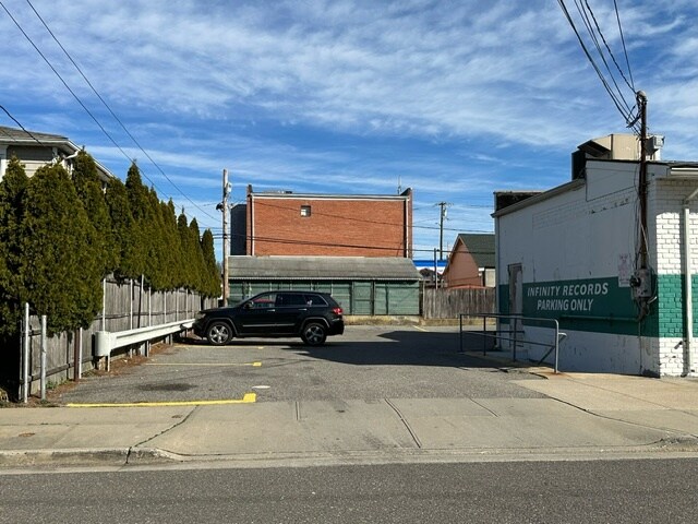 510-512 Park Blvd, Massapequa Park, NY à vendre - Photo du bâtiment - Image 3 de 4