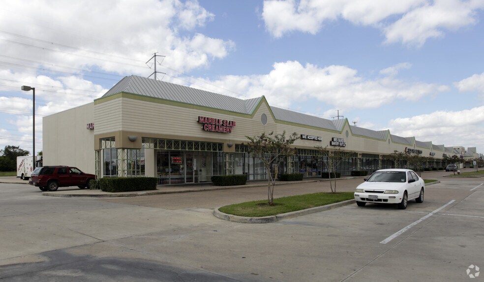 11410-11430 East Fwy, Houston, TX à louer - Photo du bâtiment - Image 2 de 9