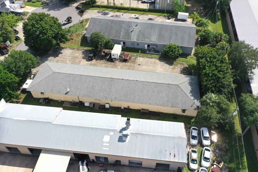 637 2nd Ln, Vero Beach, FL for sale - Building Photo - Image 3 of 12