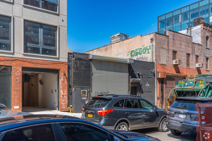 32-34 Taaffe Pl, Brooklyn, NY for lease - Building Photo - Image 3 of 6